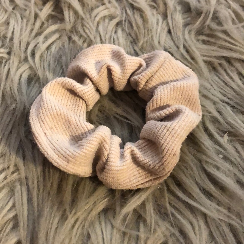 4/$8 Scrunchie Set - Picture 2 of 5
